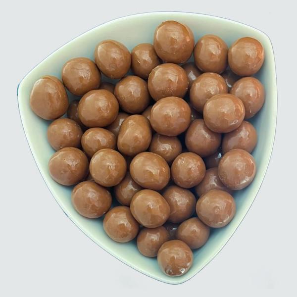 Valrhona Haselnüsse mit Milchschokolade überzogen